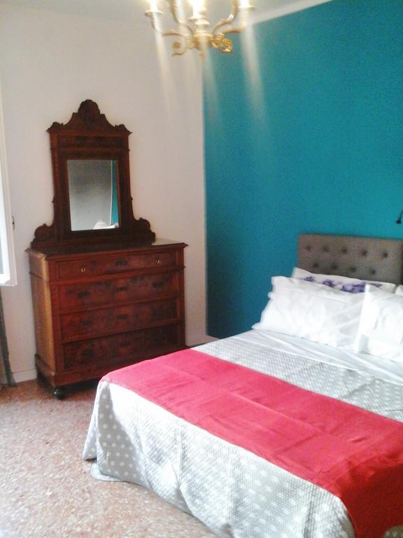 L.T. Schneider B&B ボローニャ 部屋 写真